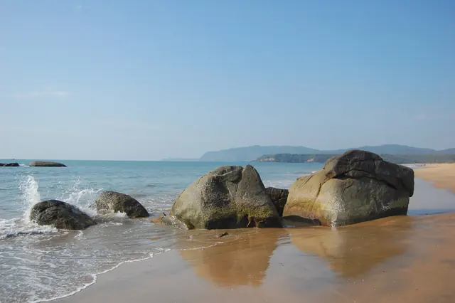 Rocks and waves on Palolem Beach