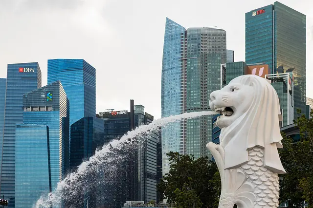 The Merlion fountain with the Singapore skyline behind it